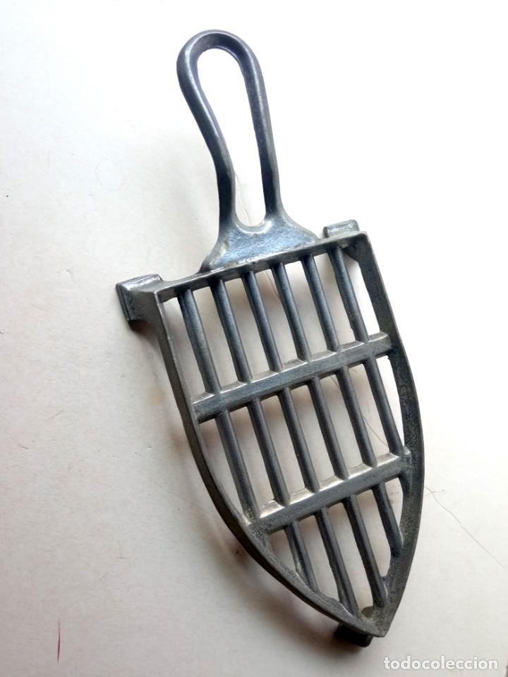 Antig&uuml;edades: soporte plancha de aluminio - Foto 2