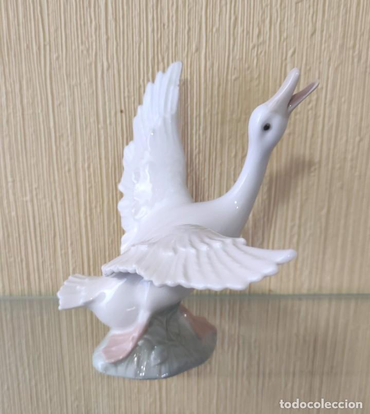 Antig&uuml;edades: Oca asustada. Porcelana Lladr&oacute; - Foto 1