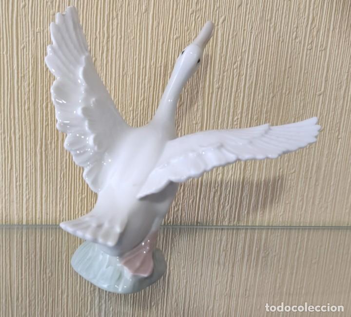 Antig&uuml;edades: Oca asustada. Porcelana Lladr&oacute; - Foto 2