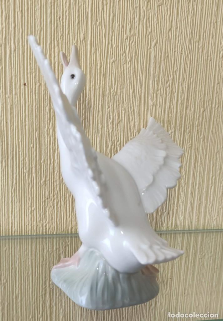 Antig&uuml;edades: Oca asustada. Porcelana Lladr&oacute; - Foto 3