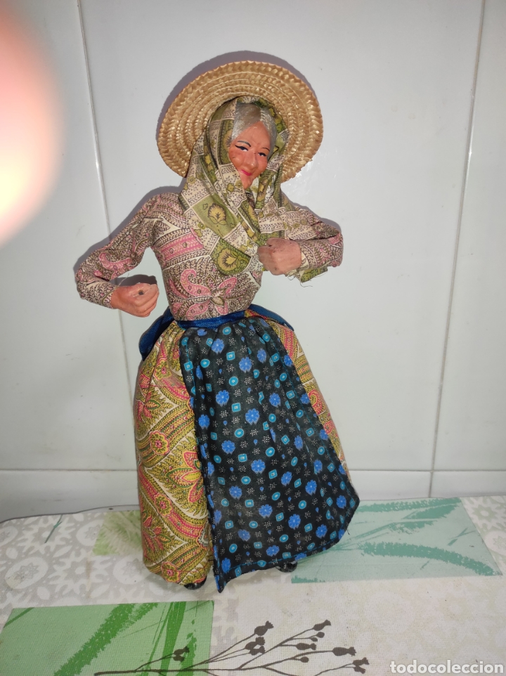 Antig&uuml;edades: Figura de Provenza - Foto 1