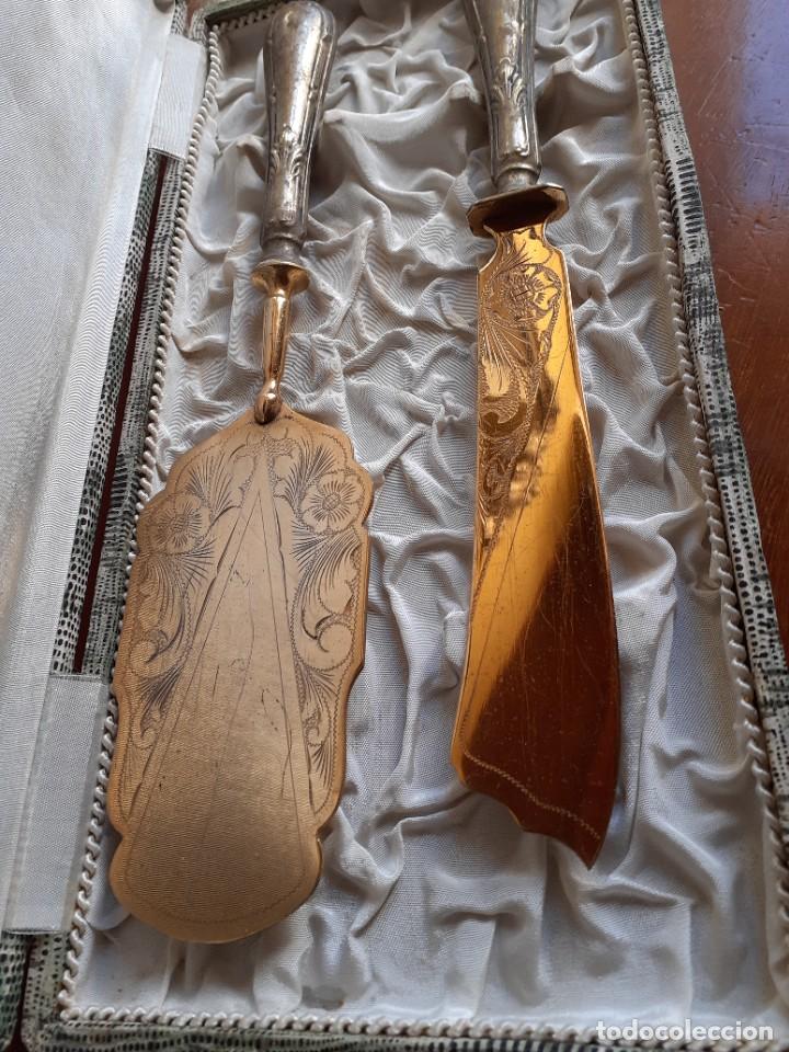 Antig&uuml;edades: Antiguos Cubiertos de Servir en su Estuche Original - Foto 2