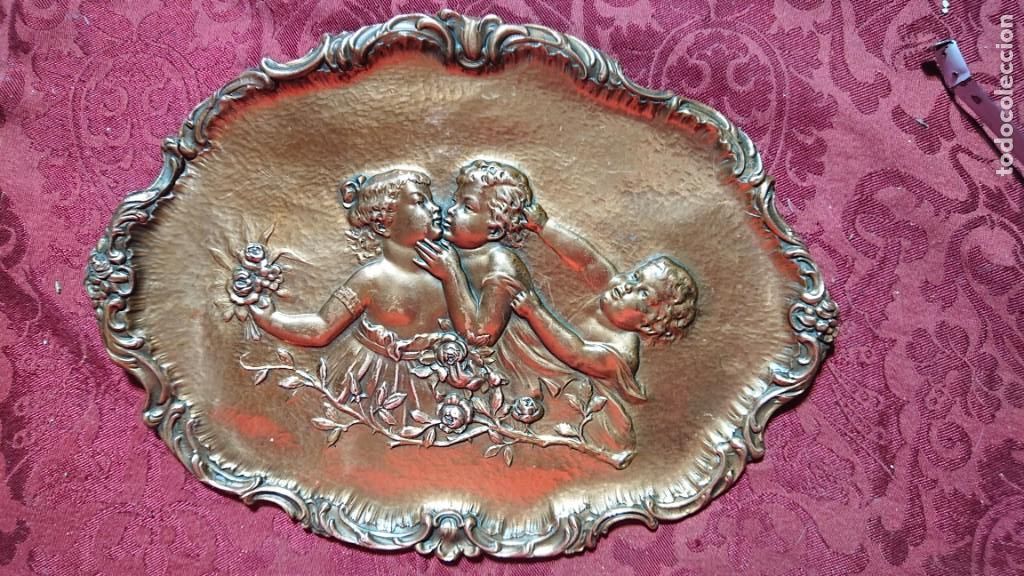 Antiquit&eacute;s: PLACA DE COBRE ROCOCO - CELOS... ,UN NI&Ntilde;O DA UN BESO A NI&Ntilde;A Y EL OTRO COGE DEL PELO PARA APARTAR