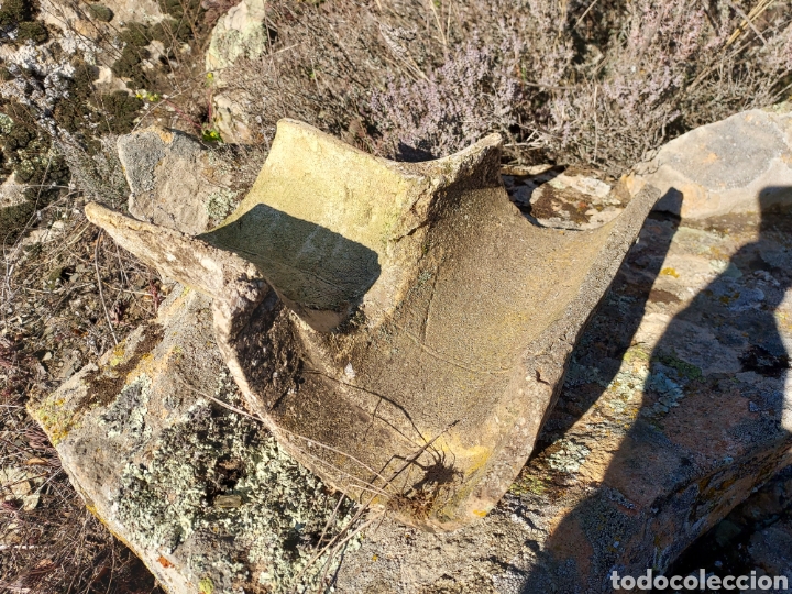 Antig&uuml;edades: Teja o canelon de barro cocido en forma de T - Foto 3