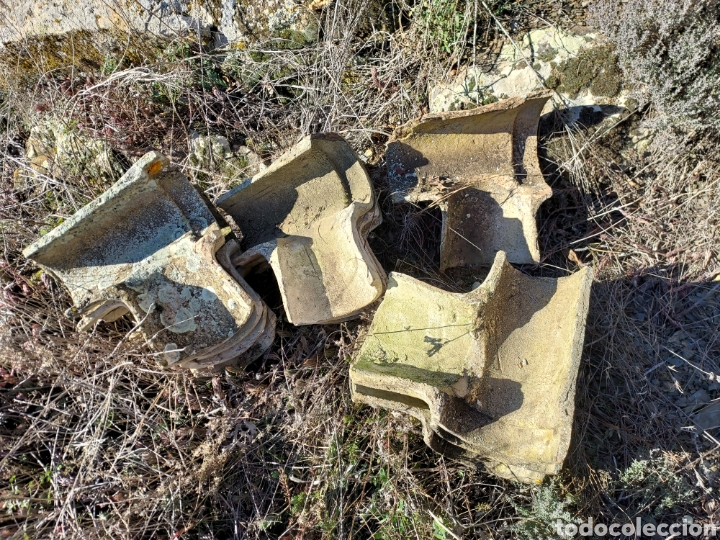 Antig&uuml;edades: Teja o canelon de barro cocido en forma de T - Foto 4