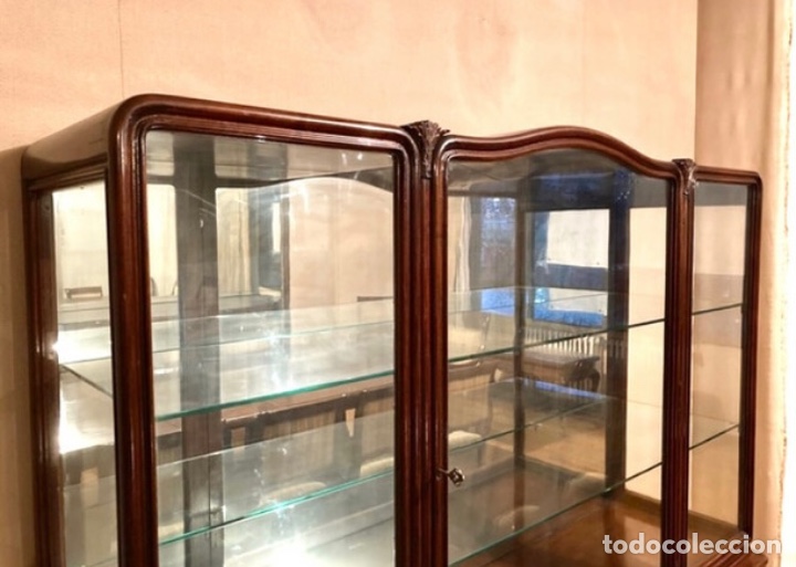 Antig&uuml;edades: Vitrina de madera y cristal - Foto 2