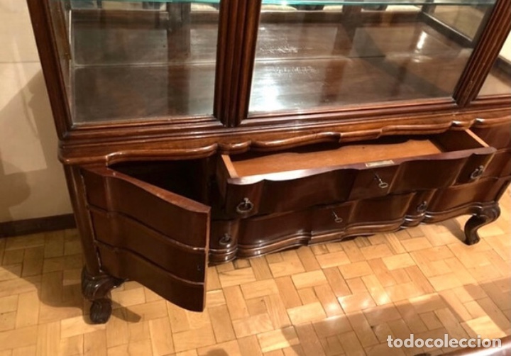 Antig&uuml;edades: Vitrina de madera y cristal - Foto 4