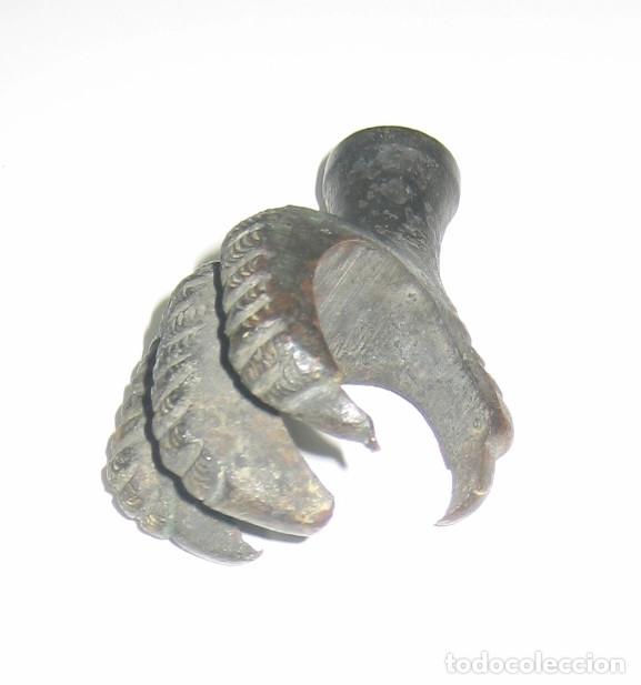 Antig&uuml;edades: TARSO, FALANGES Y GARRAS DE UN AVE. BRONCE. SIGLO XIX.