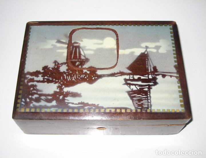 Antiquit&eacute;s: CAJA DE MADERA CON ESPEJO. DECORADA. SIGLO XX. HACIA 1930-1940.