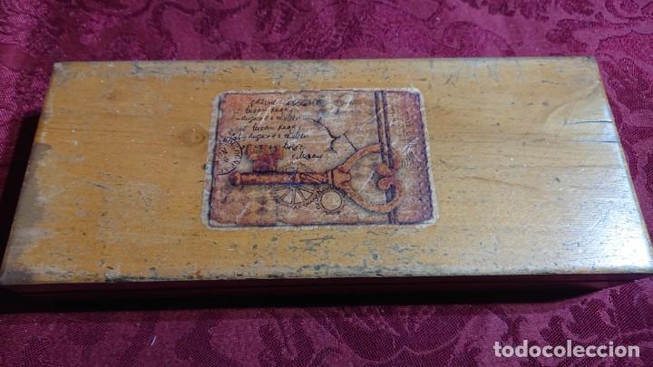 Antig&uuml;edades: CAJA DE MADERA CON DOCE COMPARTIMENTOS P&Agrave;RA SELLOS - Foto 1
