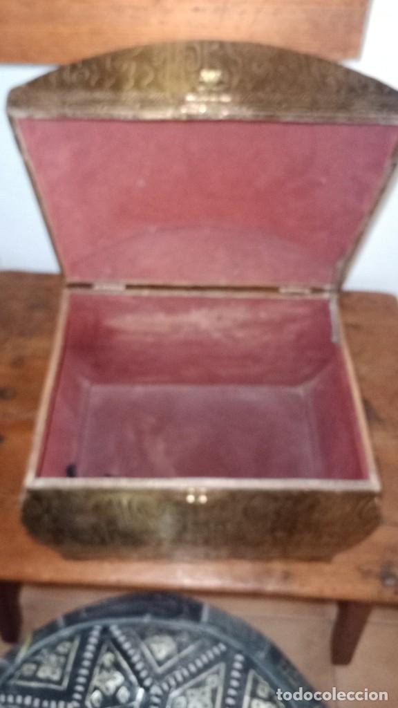 Antig&uuml;edades: 2 Cajas vintage de barriga - Foto 7
