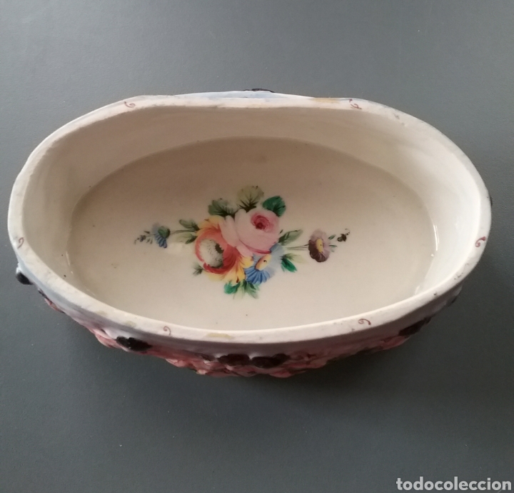 Antig&uuml;edades: Caja ovalada pintada a mano estilo Capodimonte. - Foto 3