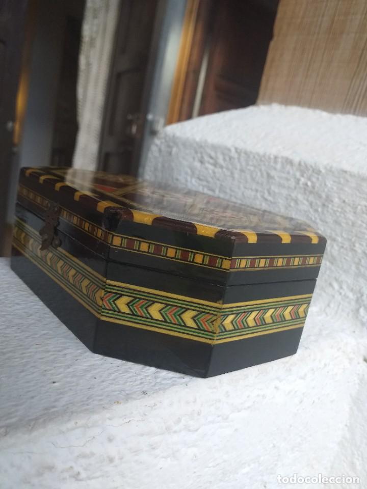 Antig&uuml;edades: Joyero ochavado. Taracea de Granada. - Foto 3