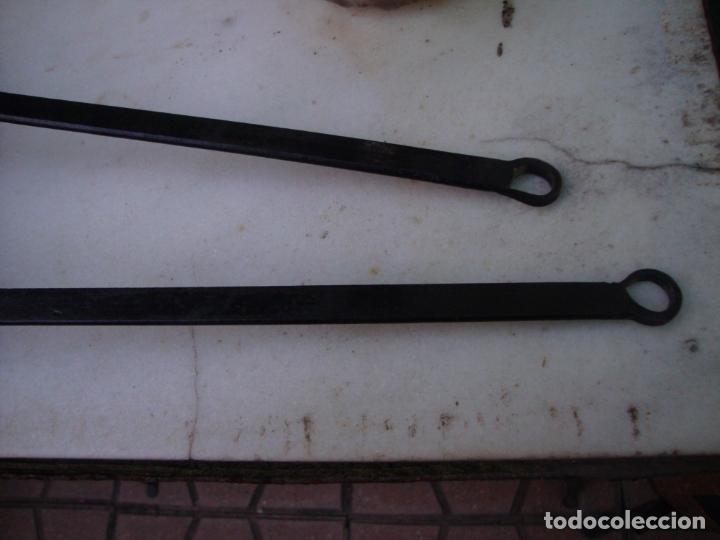 Antig&uuml;edades: cucharones de laton y mango de hierro - Foto 3