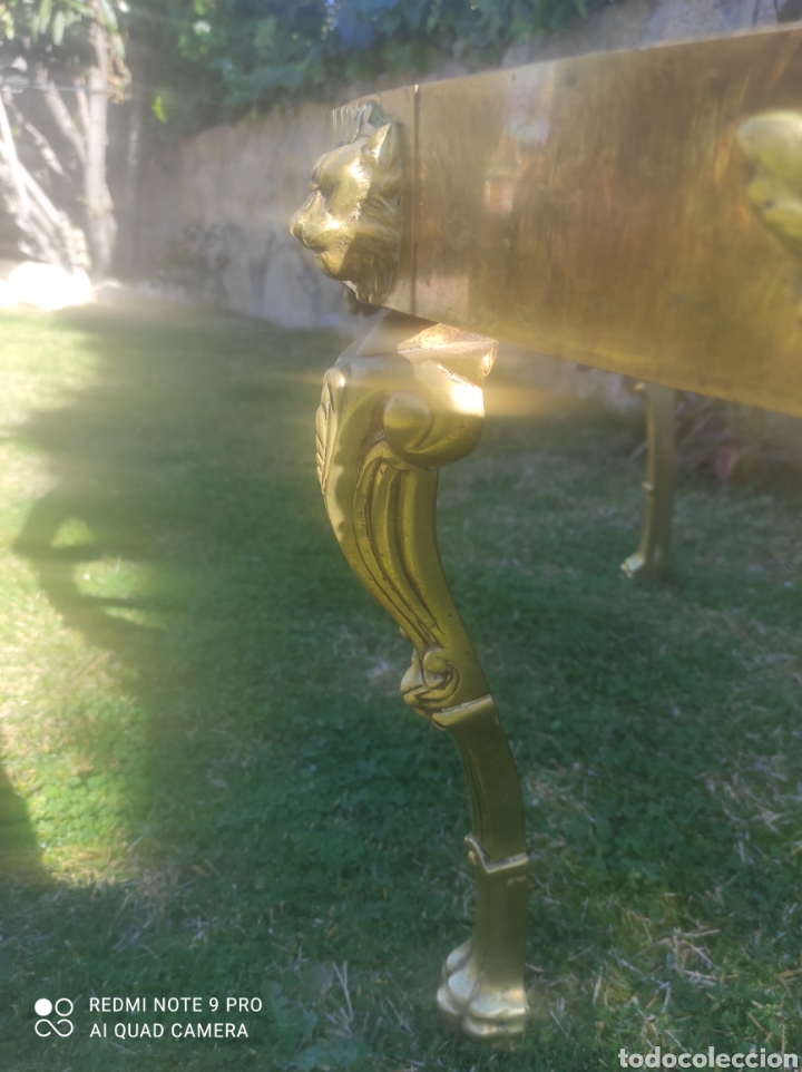 Antig&uuml;edades: Mesa de centro antigua de bronce y cristal - Foto 12