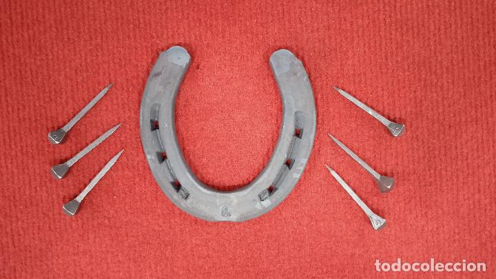 Antig&uuml;edades: Herradura de caballo y clavos - Foto 5