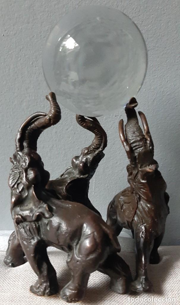 Antig&uuml;edades: FIGURA REALIZADA EN BRONCE DE ELEFANTES SUJETANDO BOLA DE CRISTAL