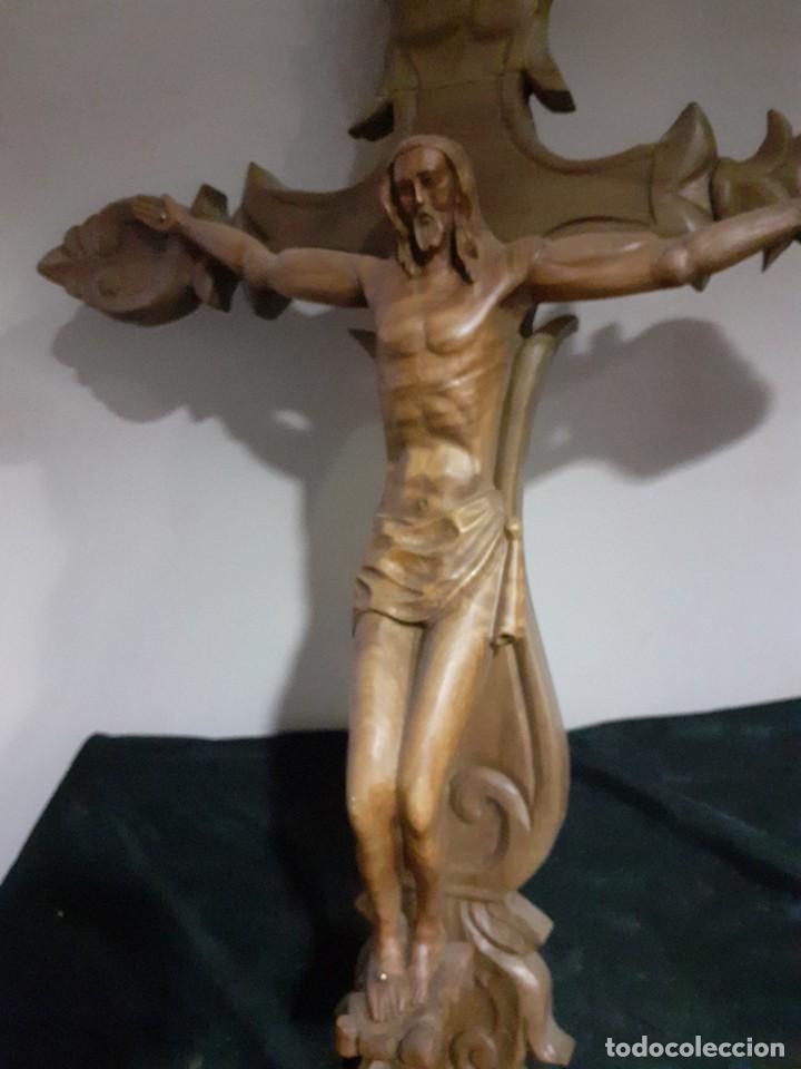 Antig&uuml;edades: Crucifijo de madera - Foto 2