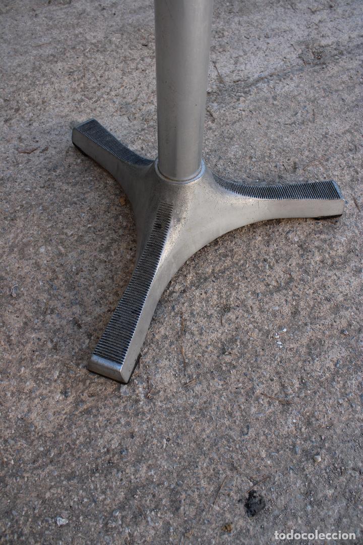 Antig&uuml;edades: mesa de alumino - Foto 4