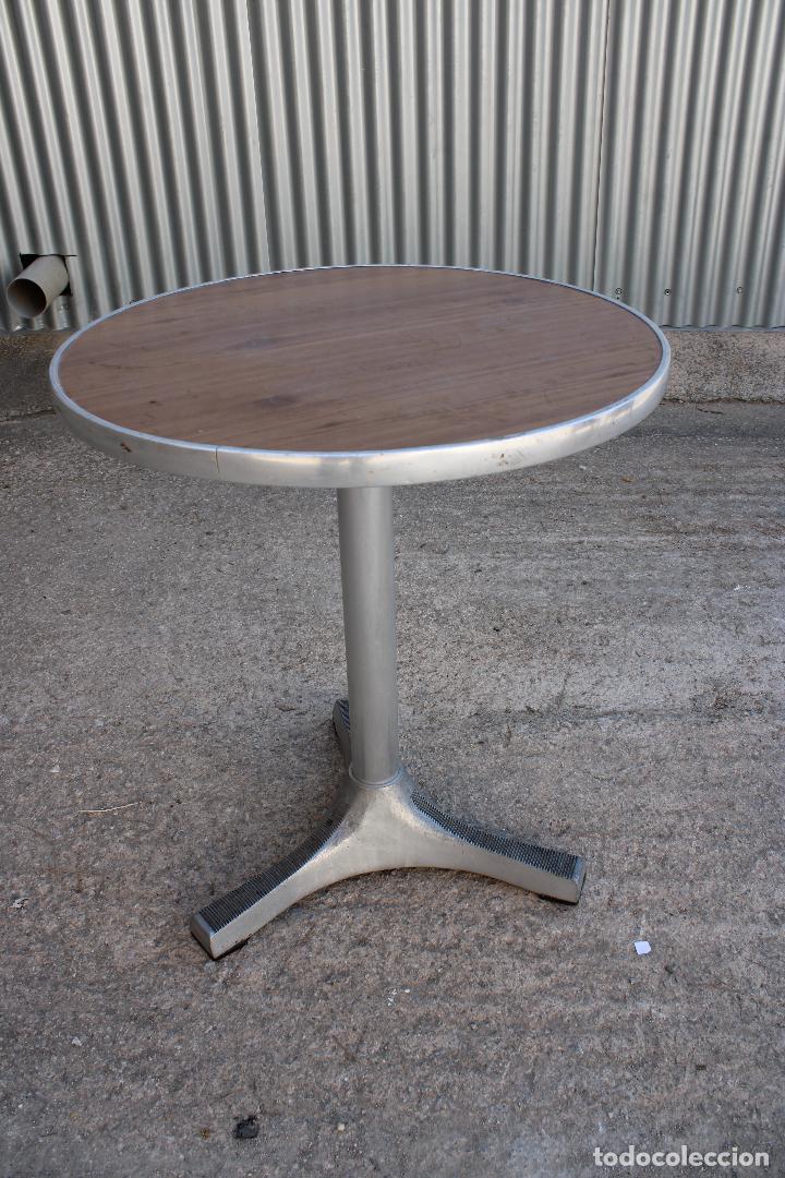 Antig&uuml;edades: mesa de alumino - Foto 6