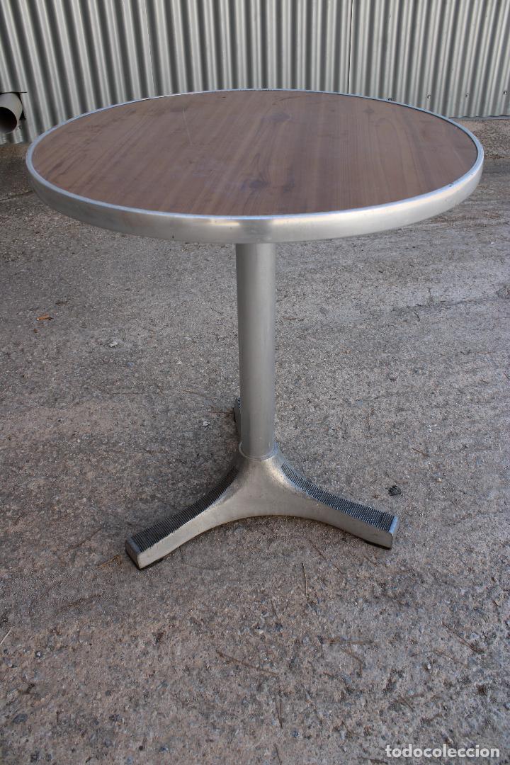 Antig&uuml;edades: mesa de alumino - Foto 1