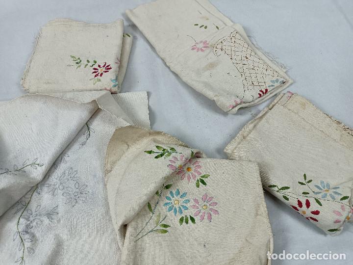 Antig&uuml;edades: Lote de 5 paneles de c&aacute;&ntilde;amo bordado - Foto 1