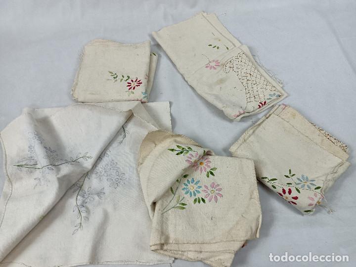 Antig&uuml;edades: Lote de 5 paneles de c&aacute;&ntilde;amo bordado - Foto 2