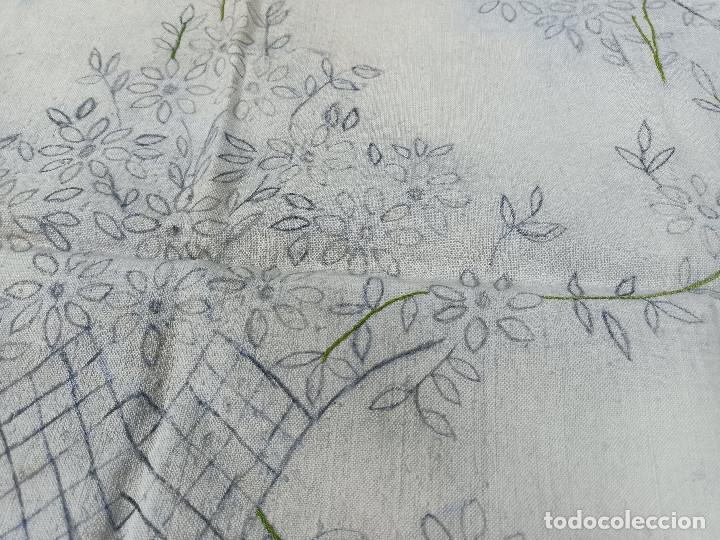 Antig&uuml;edades: Lote de 5 paneles de c&aacute;&ntilde;amo bordado - Foto 4