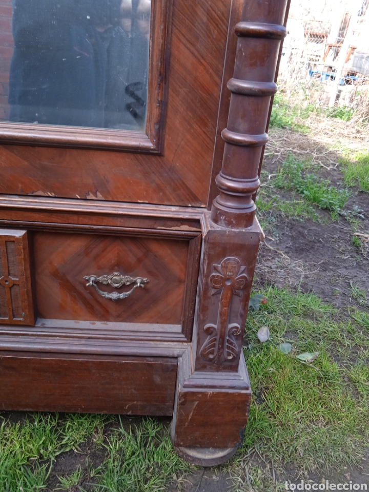 Antig&uuml;edades: Armario antiguo de nogal - Foto 2