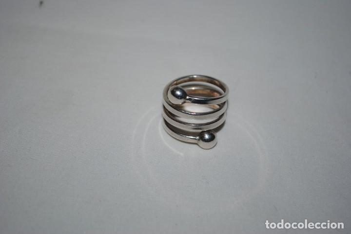 Antig&uuml;edades: ANILLO DE PLATA , EN FORMA DE MUELLE . - Foto 1