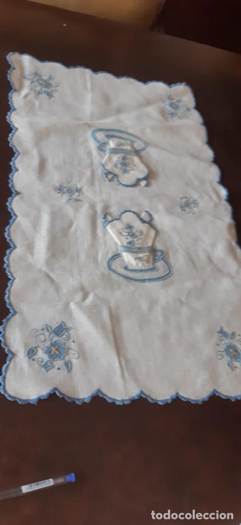 mantelito y 2 servilletas bordados a mano - Compra venta en todocoleccion
