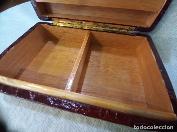 Antig&uuml;edades: TABAQUERA ( PIEL - COCODRILO - MARR&Oacute;N ) - Foto 2