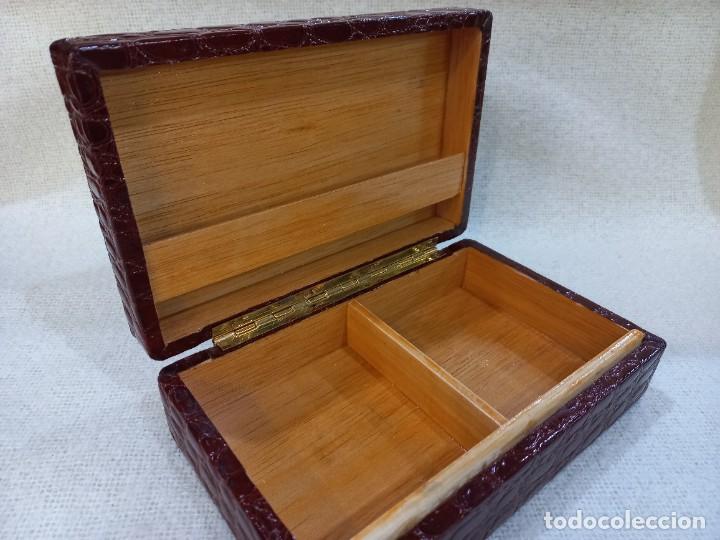 Antig&uuml;edades: TABAQUERA ( PIEL - COCODRILO - MARR&Oacute;N ) - Foto 6