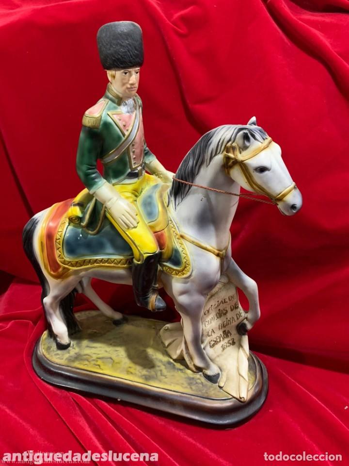 Antig&uuml;edades: Figura Oficial a caballo al Reinado de Isabel II, 1852