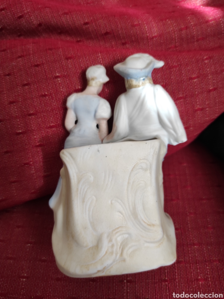 Antig&uuml;edades: Figura biscuit violetero - Foto 2