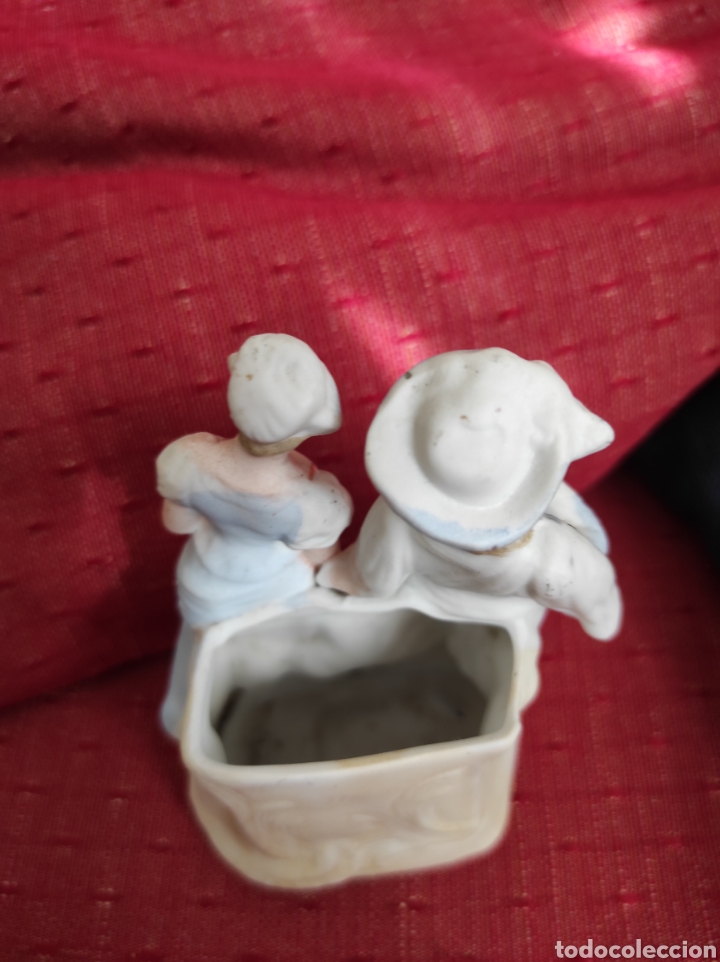 Antig&uuml;edades: Figura biscuit violetero - Foto 5