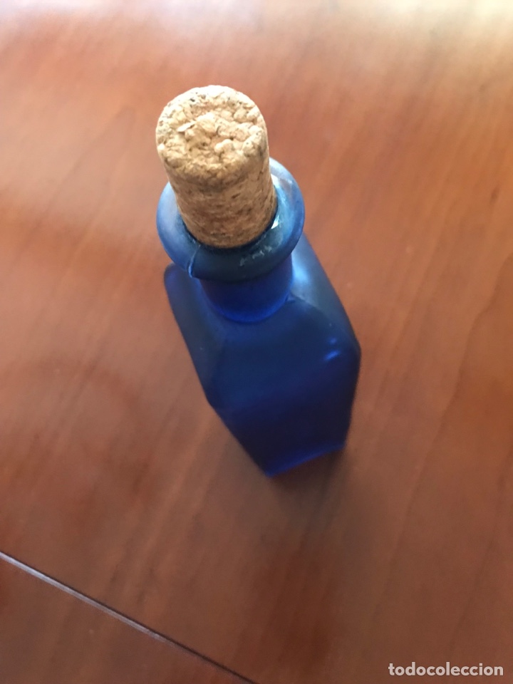 Antig&uuml;edades: Botella vidrio azul!! - Foto 5