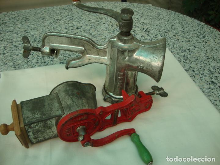 Antig&uuml;edades: maquinas para picar y moler - Foto 1