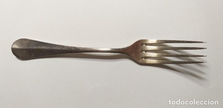 Antig&uuml;edades: Tenedor antiguo. Metal. Marca Meneses