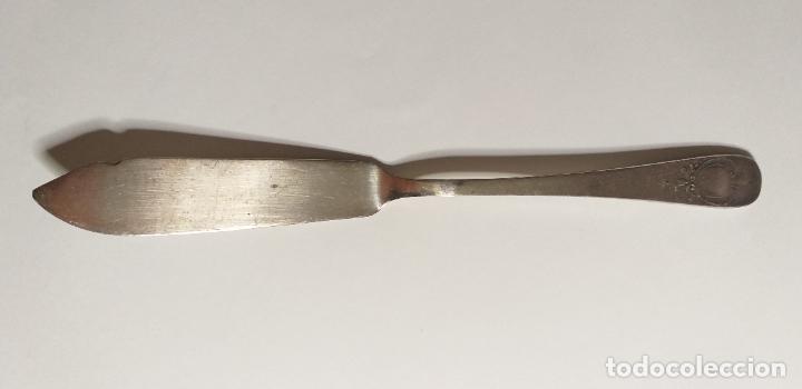 Antig&uuml;edades: Cuchillo antiguo. Metal. labrado. Con marca