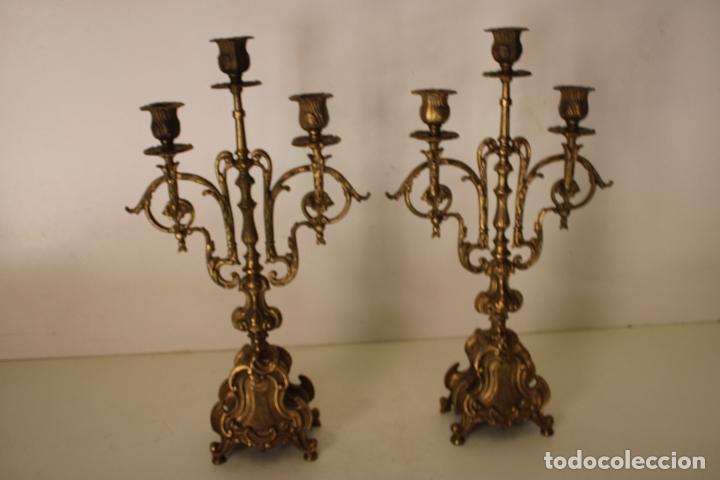 Antig&uuml;edades: pareja candelabros de bronce - Foto 5