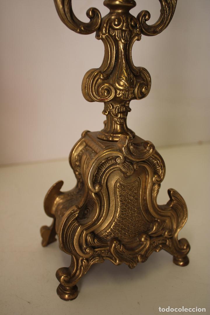 Antig&uuml;edades: pareja candelabros de bronce - Foto 6