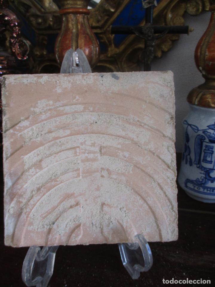 Antig&uuml;edades: Azulejo antiguo pintado - Foto 2