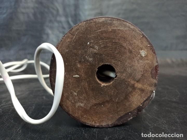 Antig&uuml;edades: Pie de l&aacute;mpara de madera torneada. C17 - Foto 5