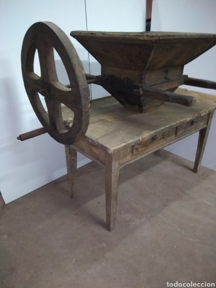 Antig&uuml;edades: TRITURADORA.ESTRUJADORA DE UVAS .TOTALMENTE ARTESANAL