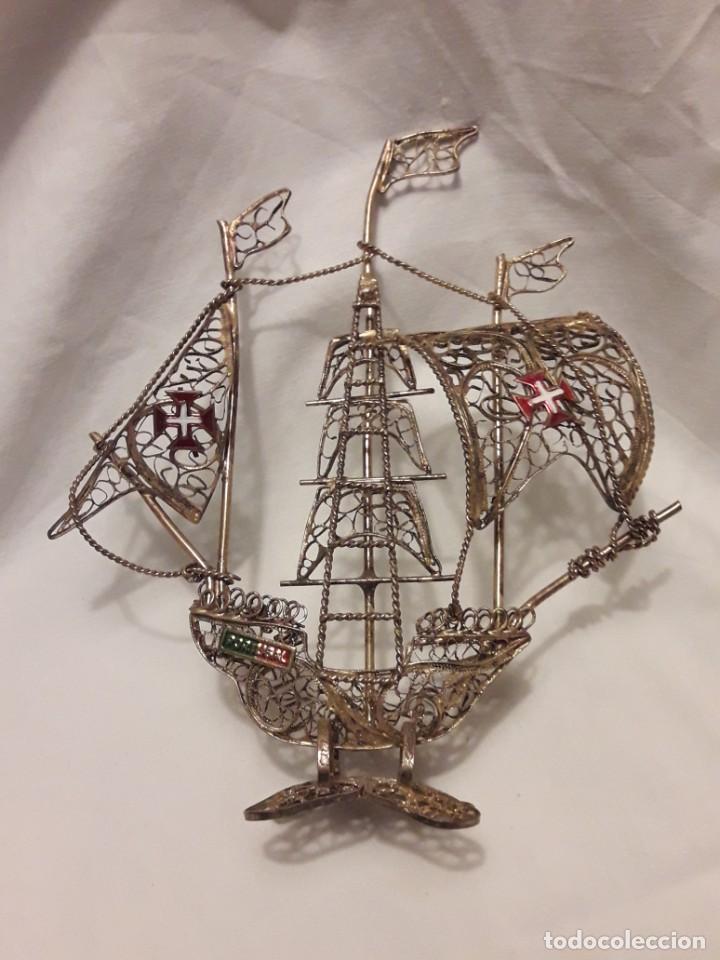 Antiques: Carabela Portuguesa en Filigrana de lat&oacute;n dorado y velas de esmalte.