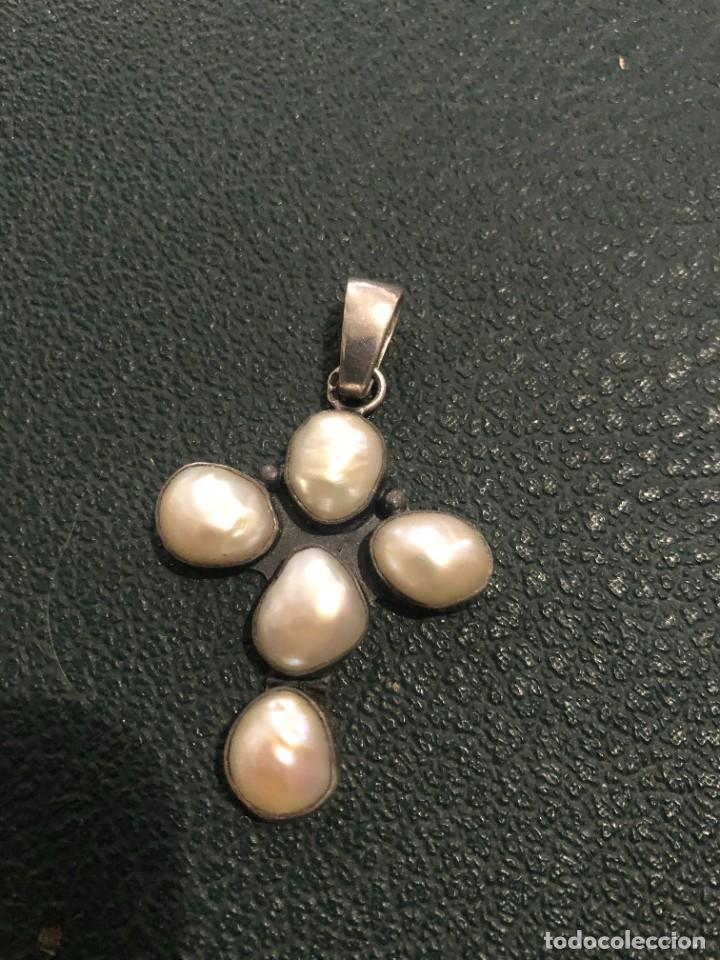 Antig&uuml;edades: CRUZ DE PLATA CON PERLAS NATURALES - Foto 1