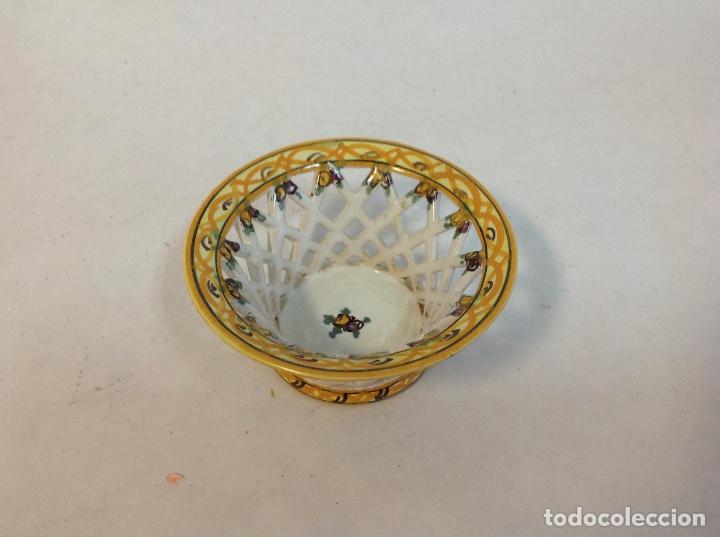Antig&uuml;edades: Vestir&aacute; de porcelana esmaltada y calada.