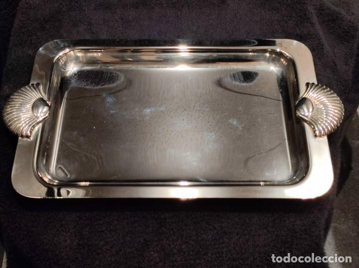 Antig&uuml;edades: Bandeja Plateada con asas de concha, 30x21 cm - Foto 1