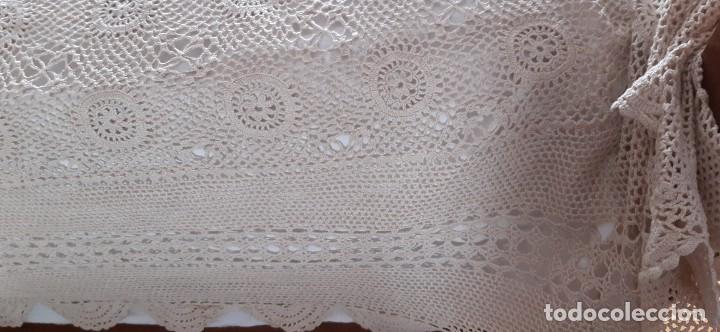 Antig&uuml;edades: ANTIGUA COLCHA DE CROCHET BEIG. CON DEFECTO. - Foto 6